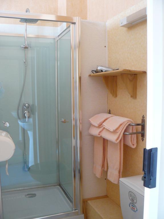Hotel De La Cité Châlons-en-Champagne Habitación foto